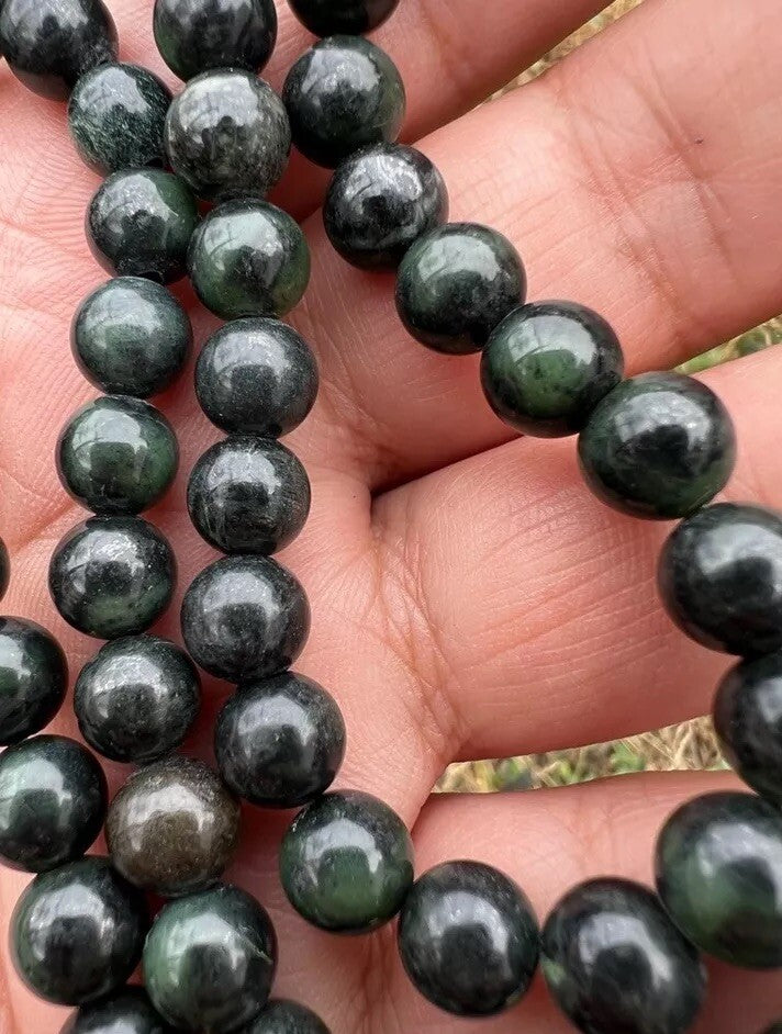 Leaf Green Antique / Vintage Spinach Natural Nephrite Jade Beaded Necklace5