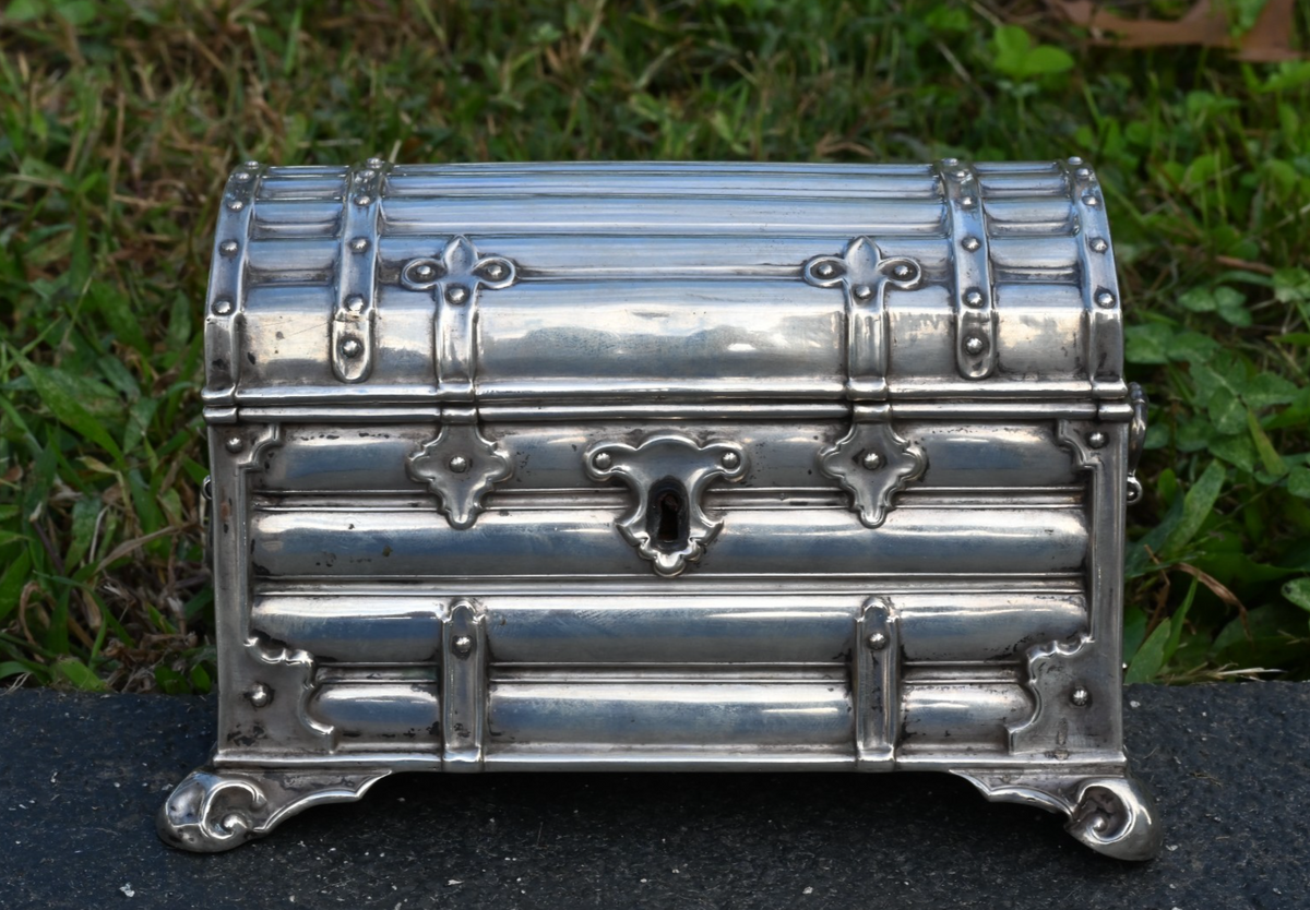 Stunning Antique Dutch or Austrian 750 Silver Trinket / Money Treasure Chest Box0