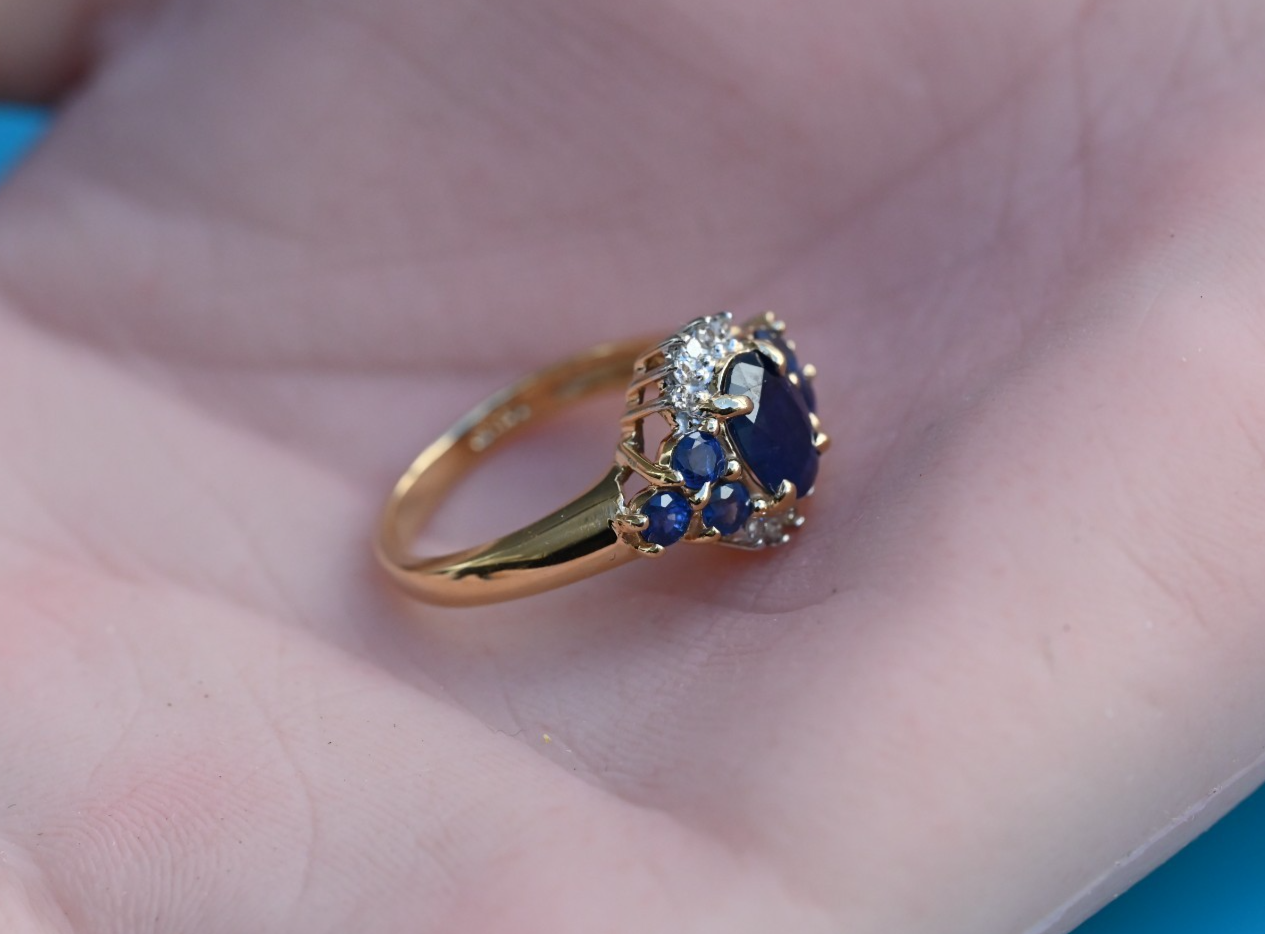 Lovely Natural Sapphire & Diamond Ring in 14K Yellow Gold10