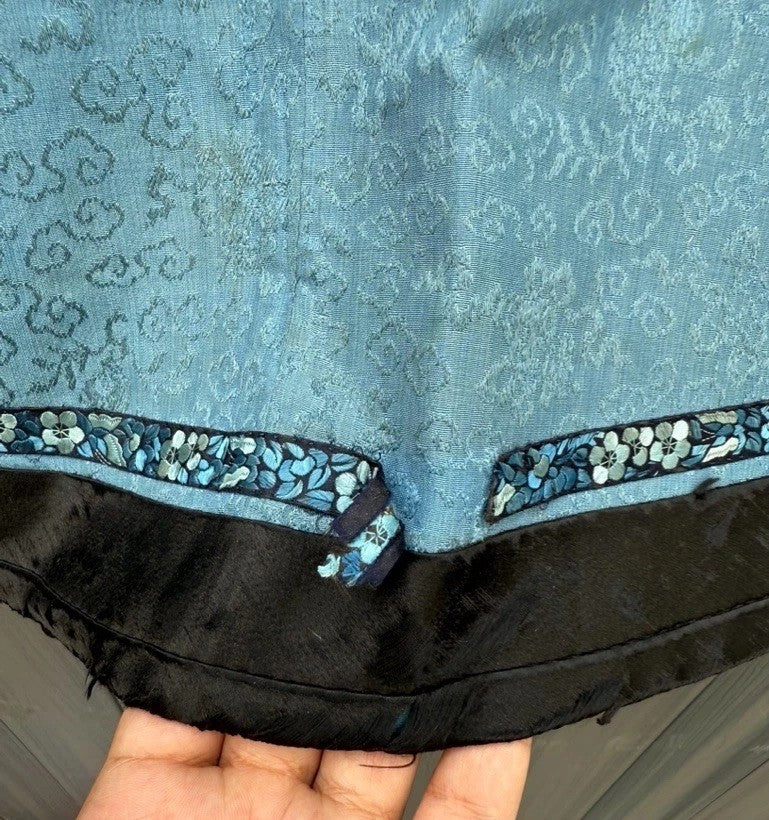 Antique Qing Dynasty Chinese Silk Embroidery Robe In Blue With Yellow Sleeve End5
