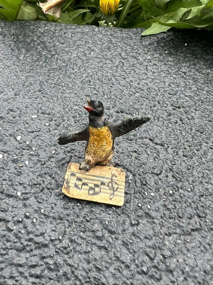 Beautiful Austrian Vienna Cold Painted Bronze Figure of Singing Penguin0