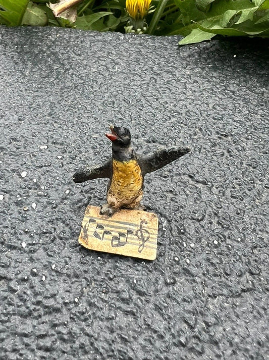 Beautiful Austrian Vienna Cold Painted Bronze Figure of Singing Penguin0