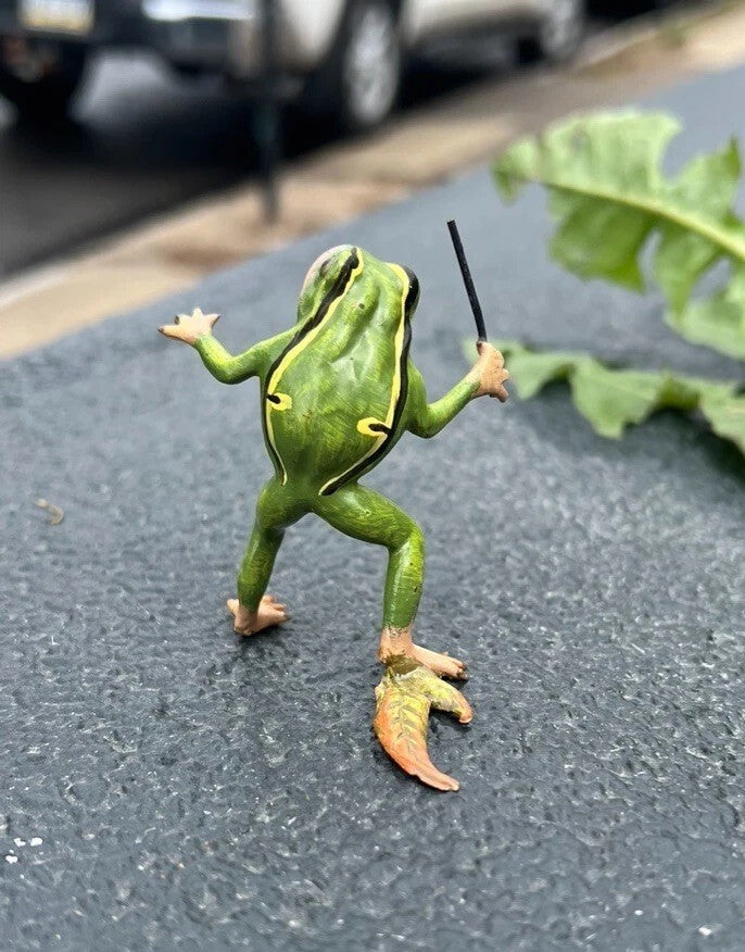 Lovely 20th C. Cold Painted Austrian Vienna Bronze Figure of Frog Maestro4