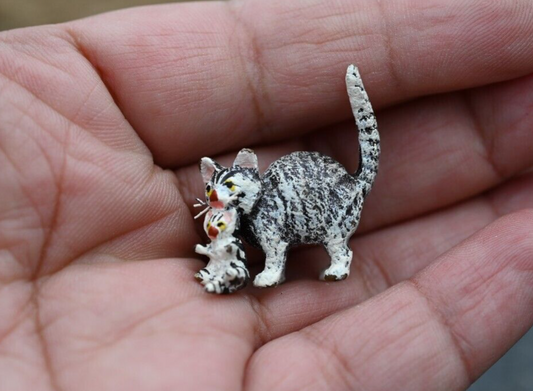Antique Cold Painted Austrian Vienna Bronze Figure of Cat Carrying Kitten0