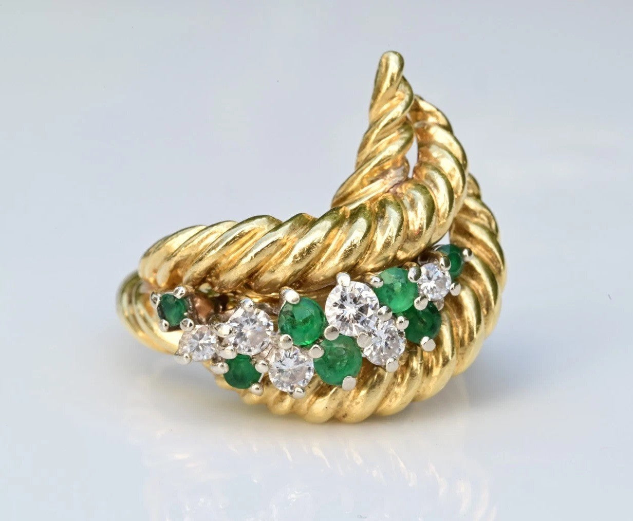 Gorgeous Vintage Designer Diamond & Emerald 18k Yellow Gold Ring0