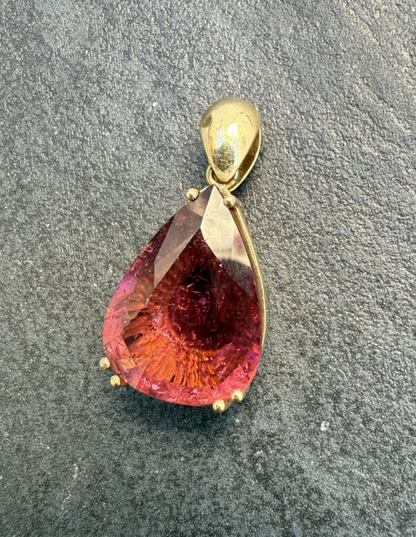 Superb Antique / Vintage Plum Red Natural Tourmaline & 18K Yellow Gold Pendant1