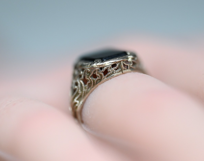 Beautiful Antique Art Deco Period Filigree White Gold Ring with Black Onyx2