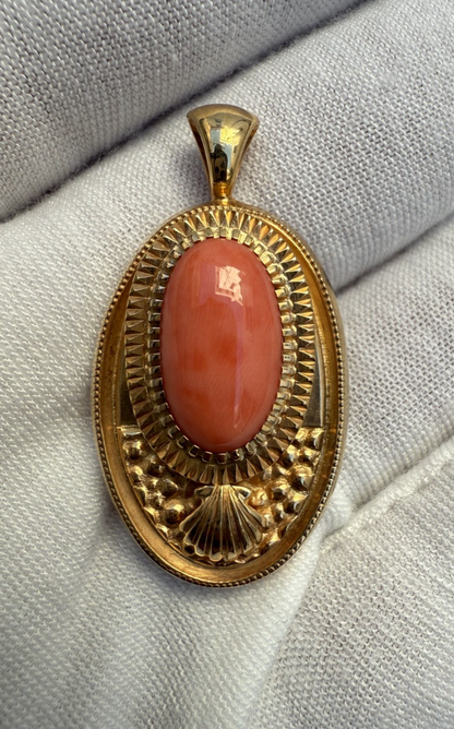 Stunning Cabochon Coral Pendant w/ Scalloped Trim & Decorative Shell Motif1