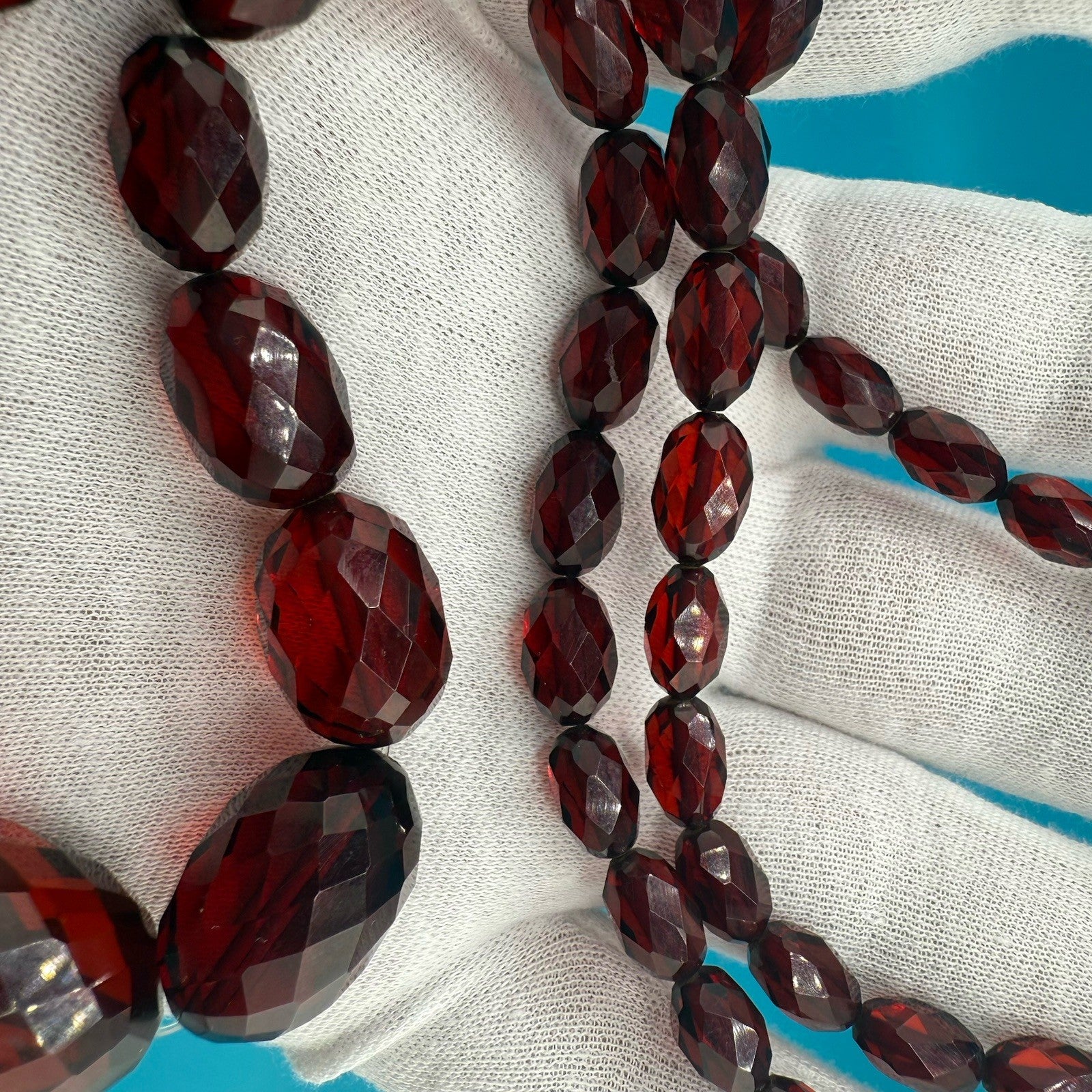 Antique / Vintage Art Deco Faceted Beaded Cherry Bakelite Necklace 44 Gram6