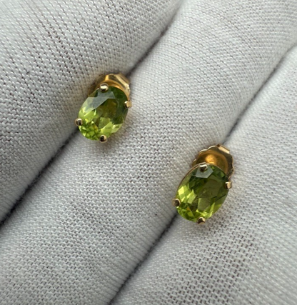 Attractive Vintage 14k Yellow Gold Earrings w/ Peridot Gems 0