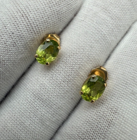 Attractive Vintage 14k Yellow Gold Earrings w/ Peridot Gems 0