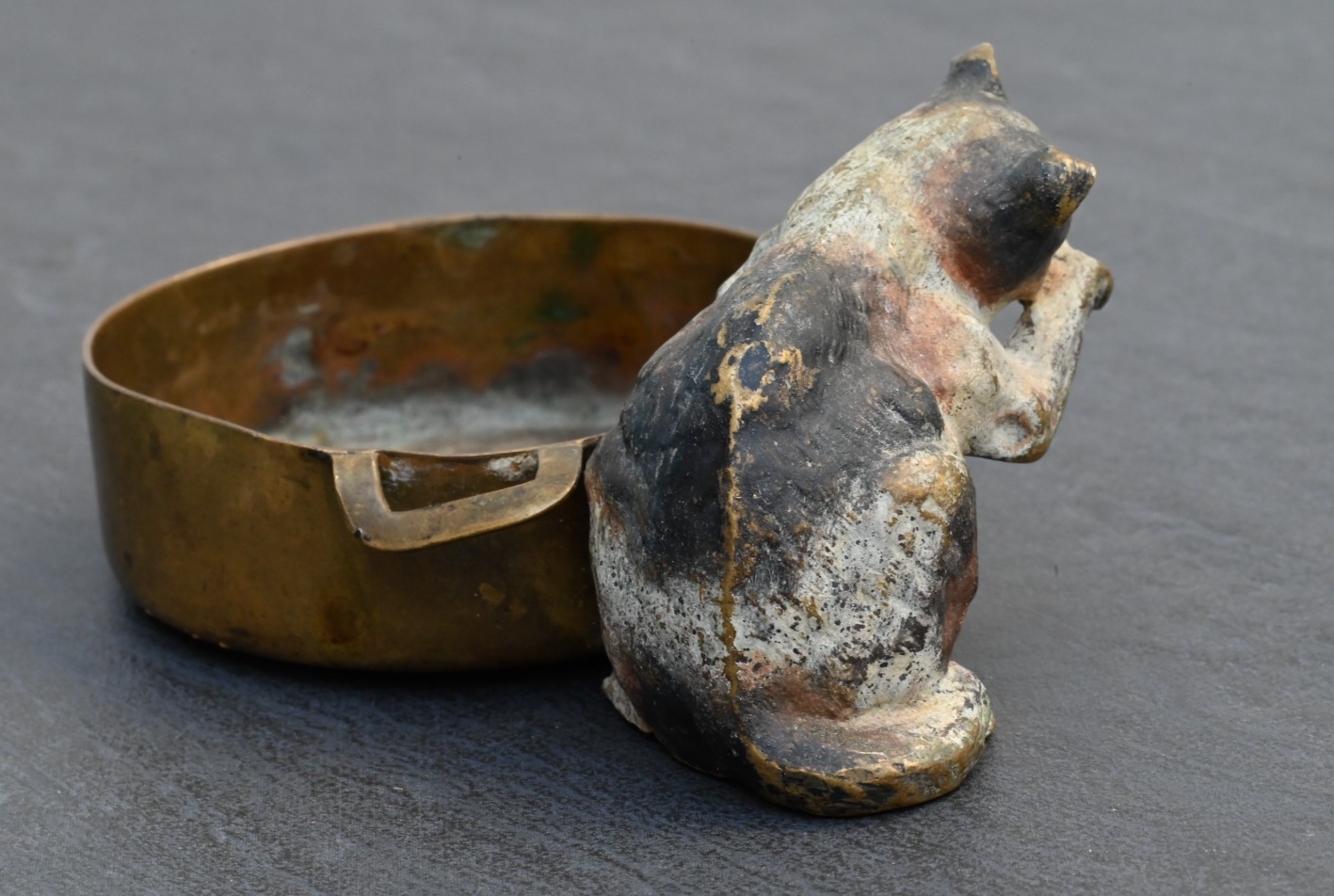 Rare & Fun Austrian Vienna Cold Painted Bronze Ashtray with Cat Holding Nose4