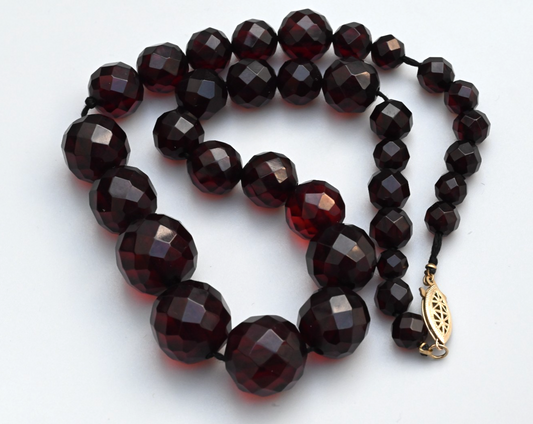 Antique / Vintage Art Deco Faceted Cherry Bakelite Necklace Round Shape Beads1
