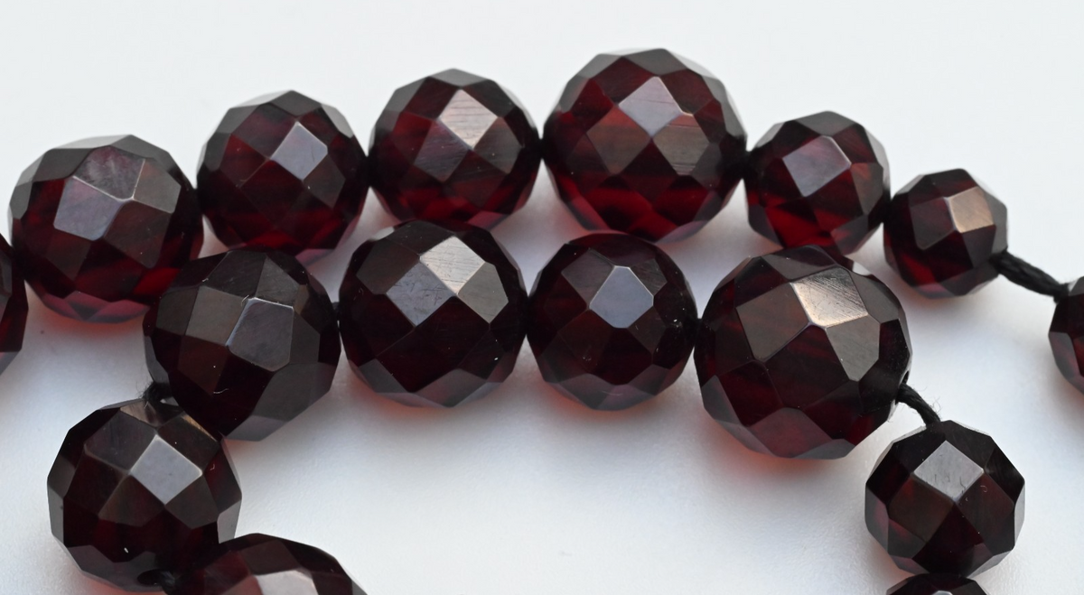 Antique / Vintage Art Deco Faceted Cherry Bakelite Necklace Round Shape Beads5
