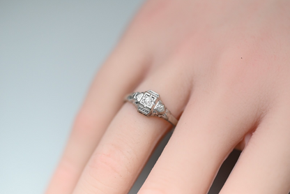 Authentic Antique Art Deco 1920s - 1930s 14K WG Filigree & Diamond Ring5
