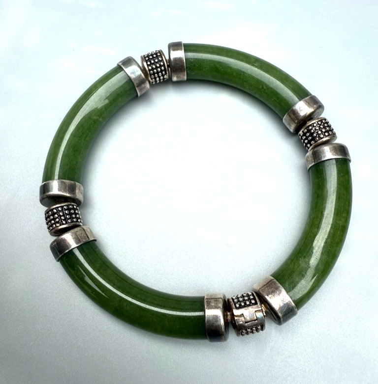 Gorgeous Vintage Chinese Green Jade & Textured Sterling Silver Bracelet0