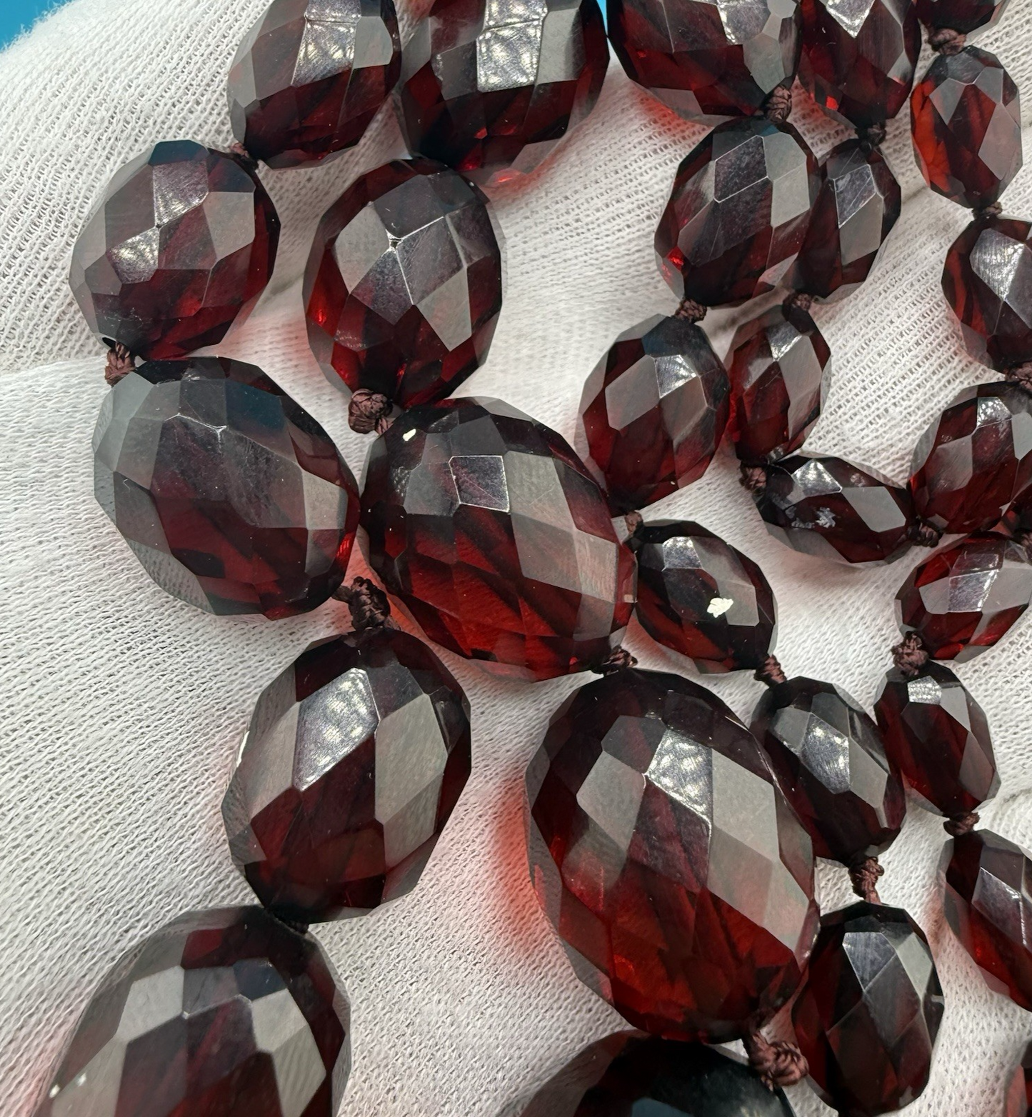 Antique / Vintage Art Deco Faceted Beaded Cherry Bakelite Necklace 57 Gram 14K8