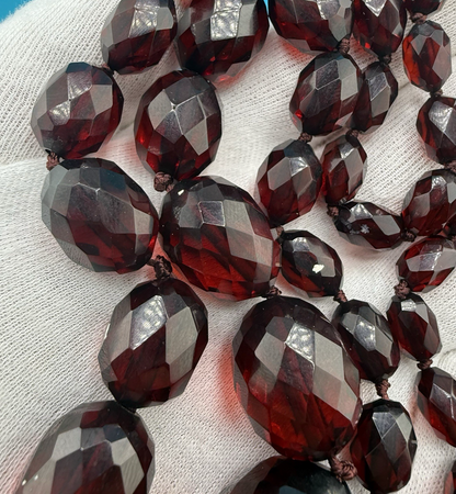 Antique / Vintage Art Deco Faceted Beaded Cherry Bakelite Necklace 57 Gram 14K8