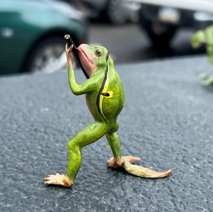 Cute Vintage 20th C. Austrian Vienna Cold Painted Musical Frog Flautist3