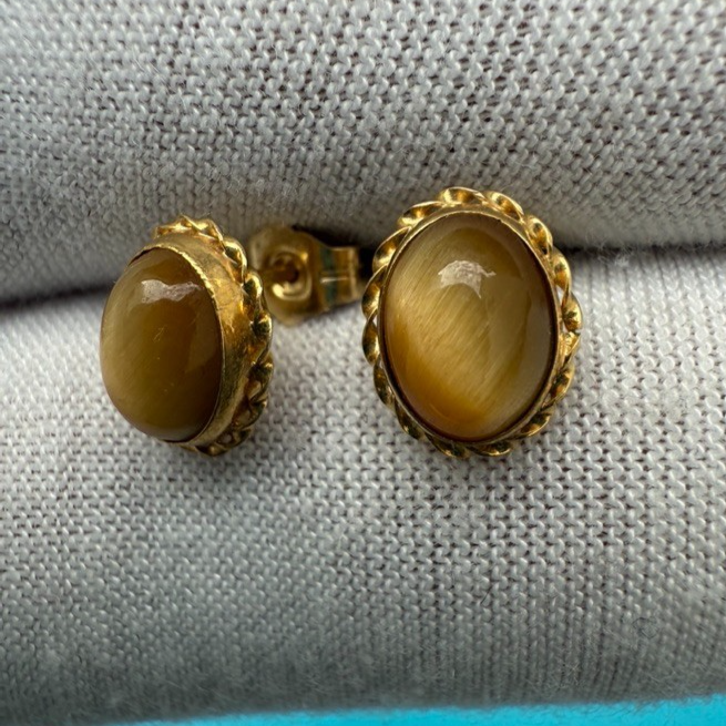 Beautiful Vintage 14k Yellow Gold Earrings with Cats Eye Gems 2