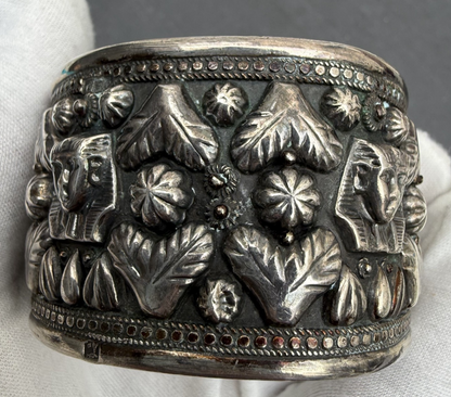 Awesome Vintage Egyptian Revival Tutankhamun 900 Middle East Silver Cuff Bangle6