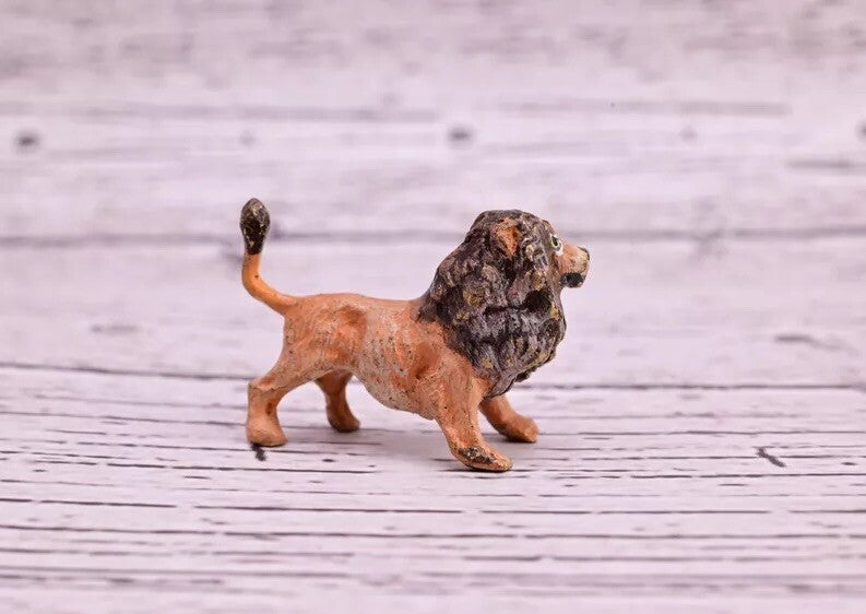 Early 1900s Antique Cold Painted Austrian Vienna Bronze of a Life-Like Lion4