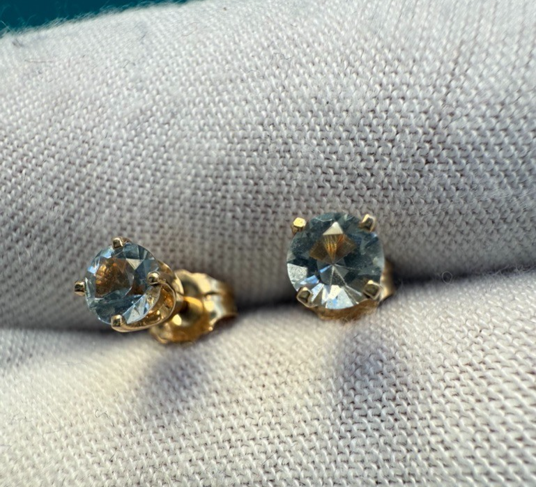 Brilliant Cut Aquamarine / Topaz Stud Earrings in 14k Yellow Gold 1