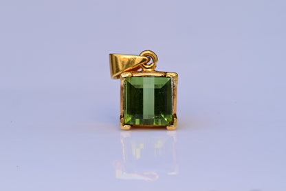 Stunning & Vibrant Light Green 5 ct Tourmaline Gemstone set in 22K Yellow Gold0
