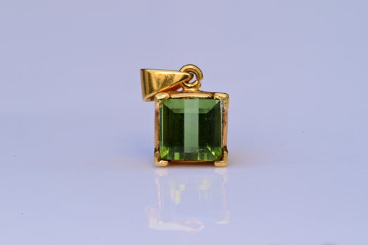 Stunning & Vibrant Light Green 5 ct Tourmaline Gemstone set in 22K Yellow Gold0