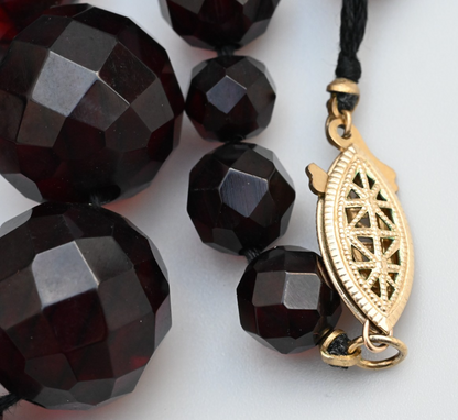 Antique / Vintage Art Deco Faceted Cherry Bakelite Necklace Round Shape Beads3