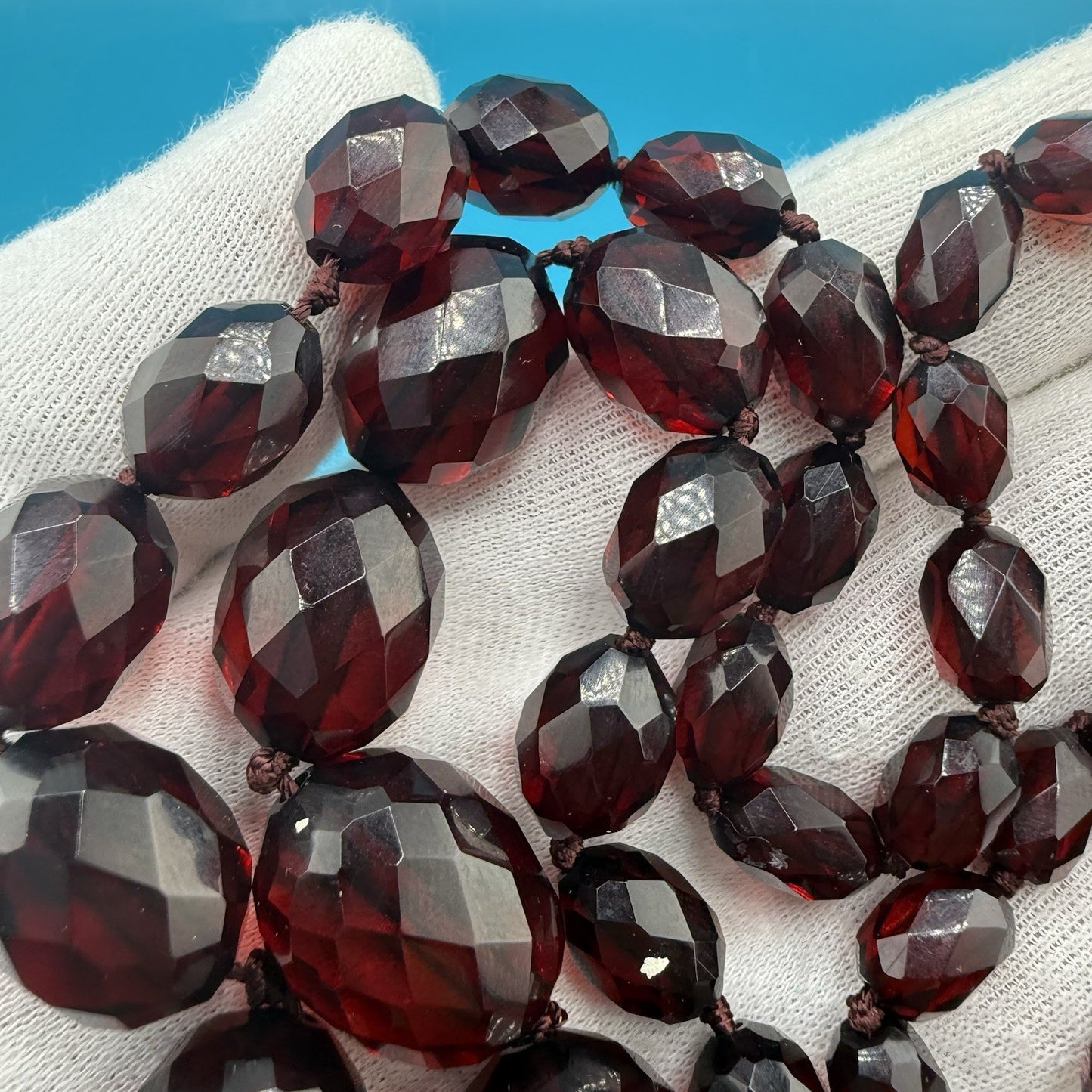 Antique / Vintage Art Deco Faceted Beaded Cherry Bakelite Necklace 57 Gram 14K9
