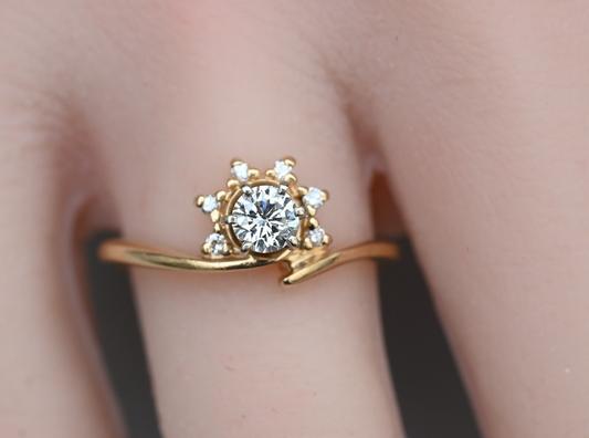 Beautiful Snowflake-Inspired Halo Ring with Round Natural Diamonds 14k YG0