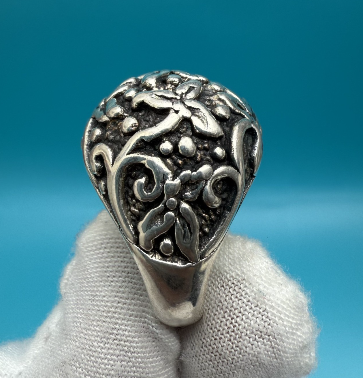 Stunning Vintage Designer Sterling Silver Ring with Floral Motif3