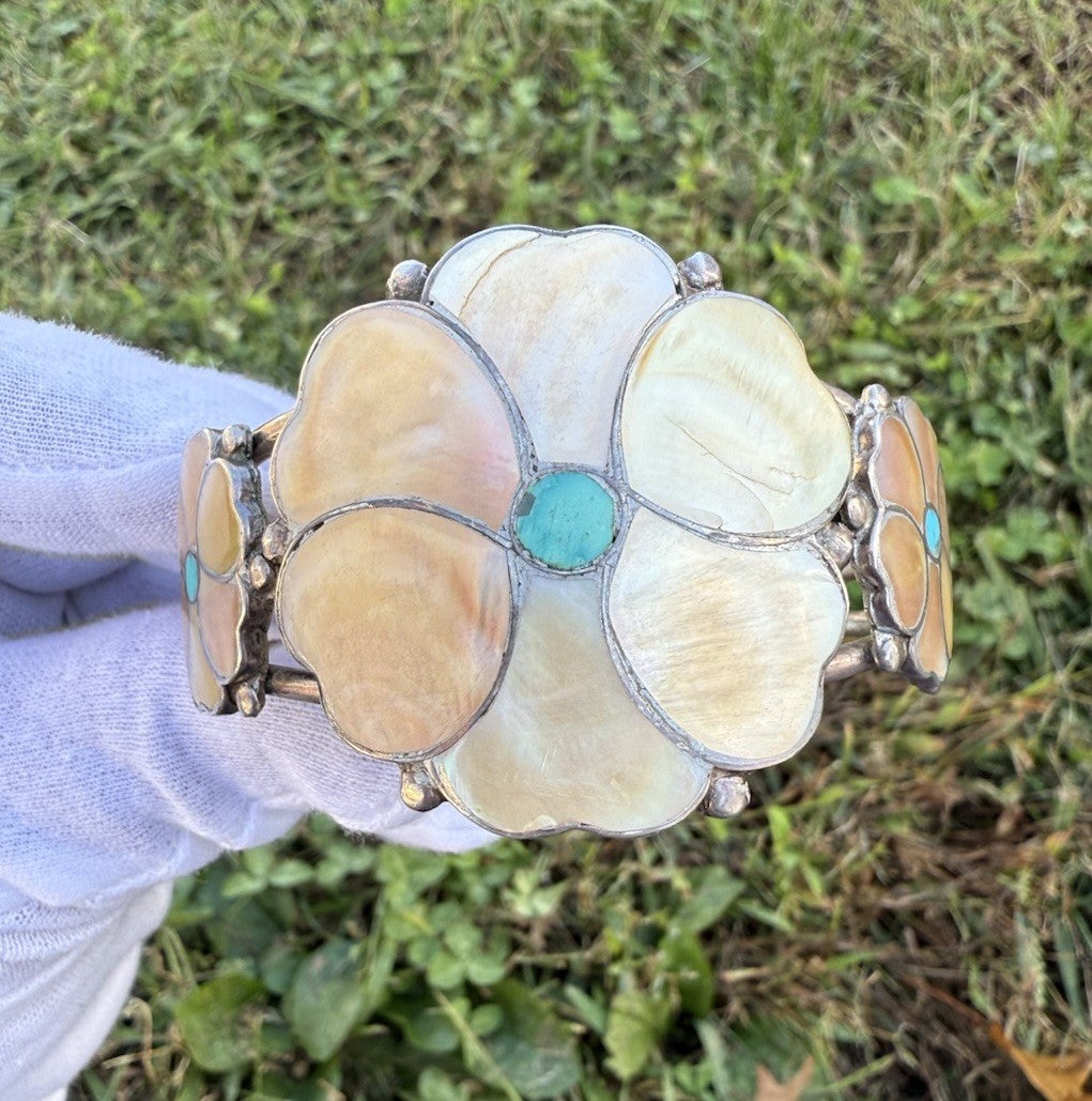 Lovely Zuni Native American Sterling Silver Cuff Bracelet w/ Mother of Pearl2