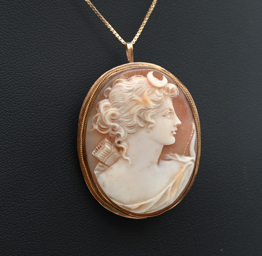 Antique Cameo Hand-Carved Profile of Goddess Diana (Artemis) 18K YG Pendant0