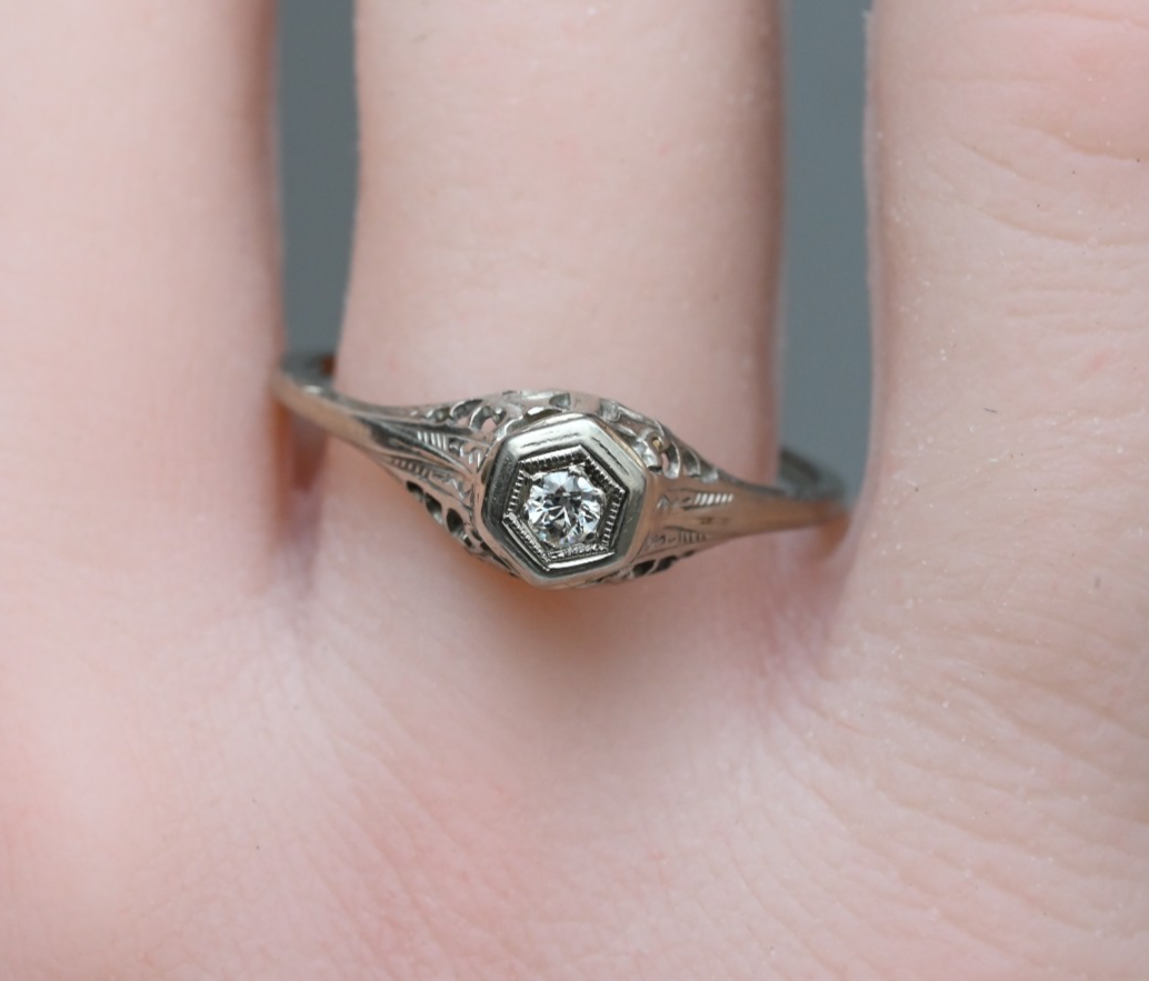 Beautiful Antique Art Deco Era 18k White Gold Filigree Ring with Diamond3