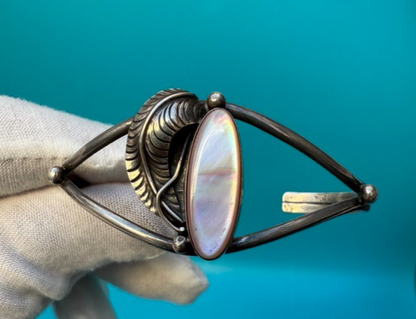 Lovely Navajo Sterling Silver 925 Native American Mother of Pearl Cuff Bracelet 0