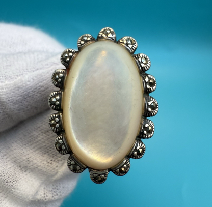 Gorgeous Vintage Sterling Silver Native American Mother of Pearl Ring0