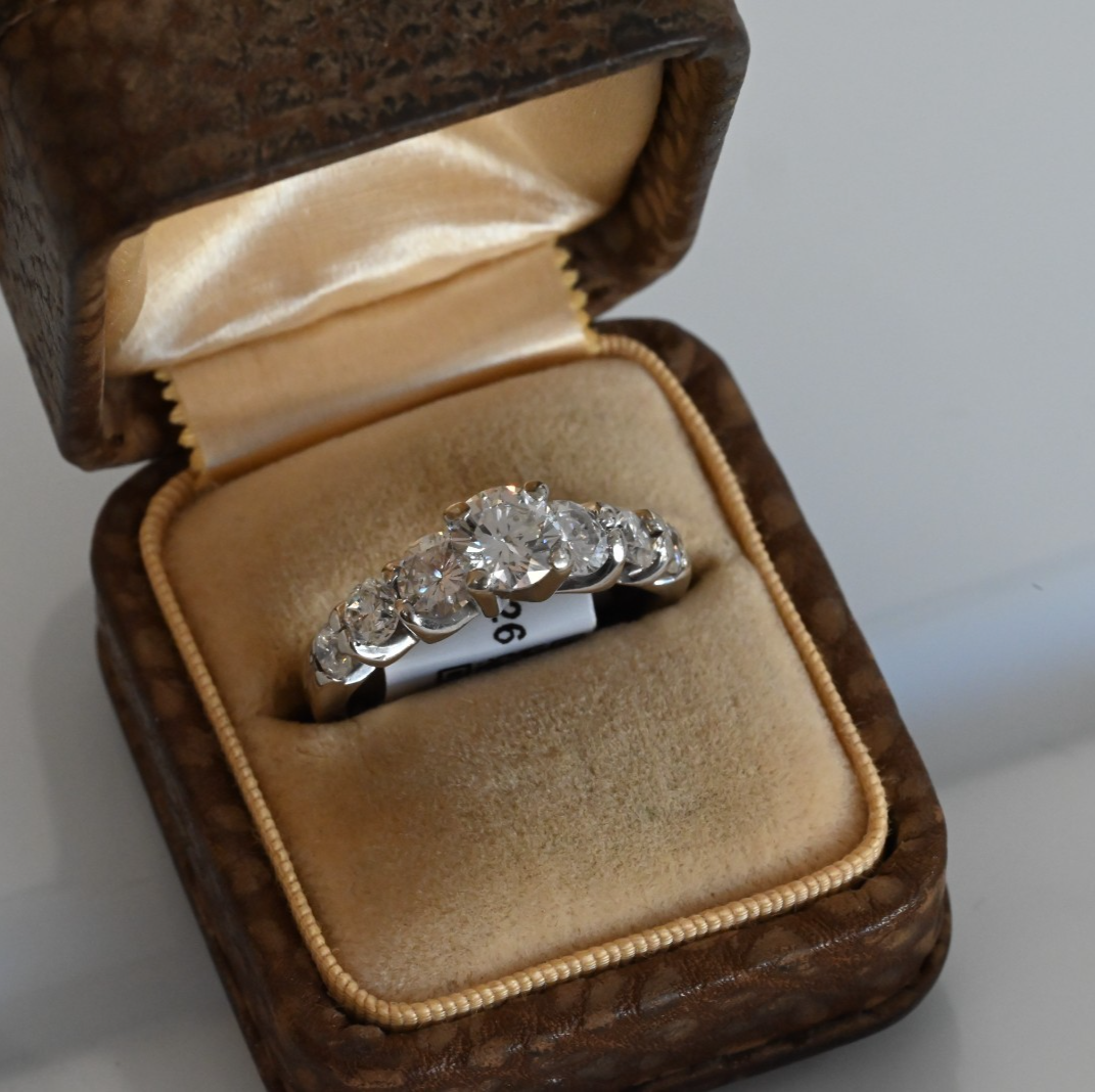 Gorgeous Multi Natural Round Brilliant Diamond Ring 1.85 Cttw  IGI Certified1