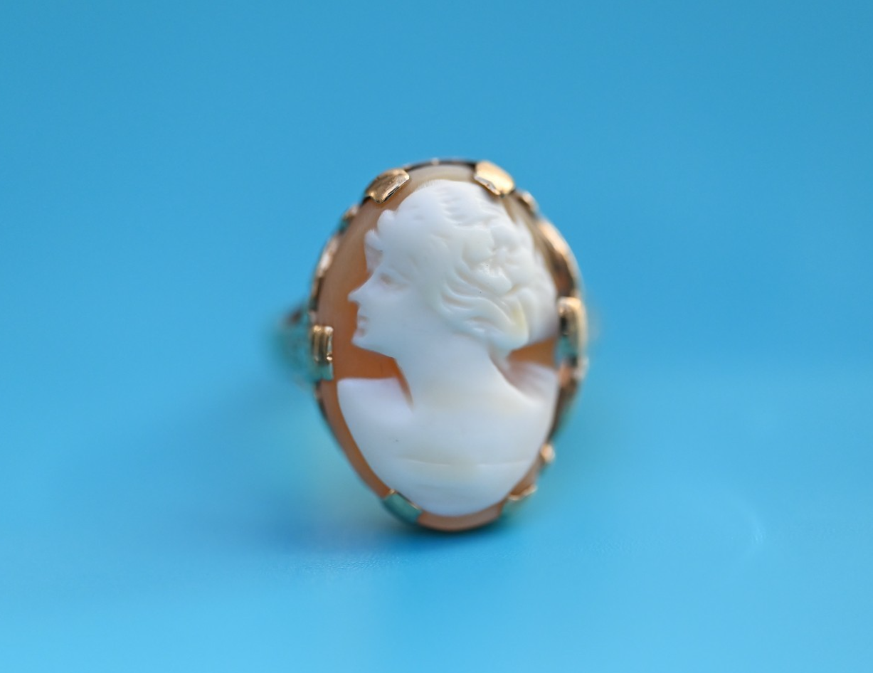 Superb Antique Carved Cameo & 10K Yellow Gold Ring0