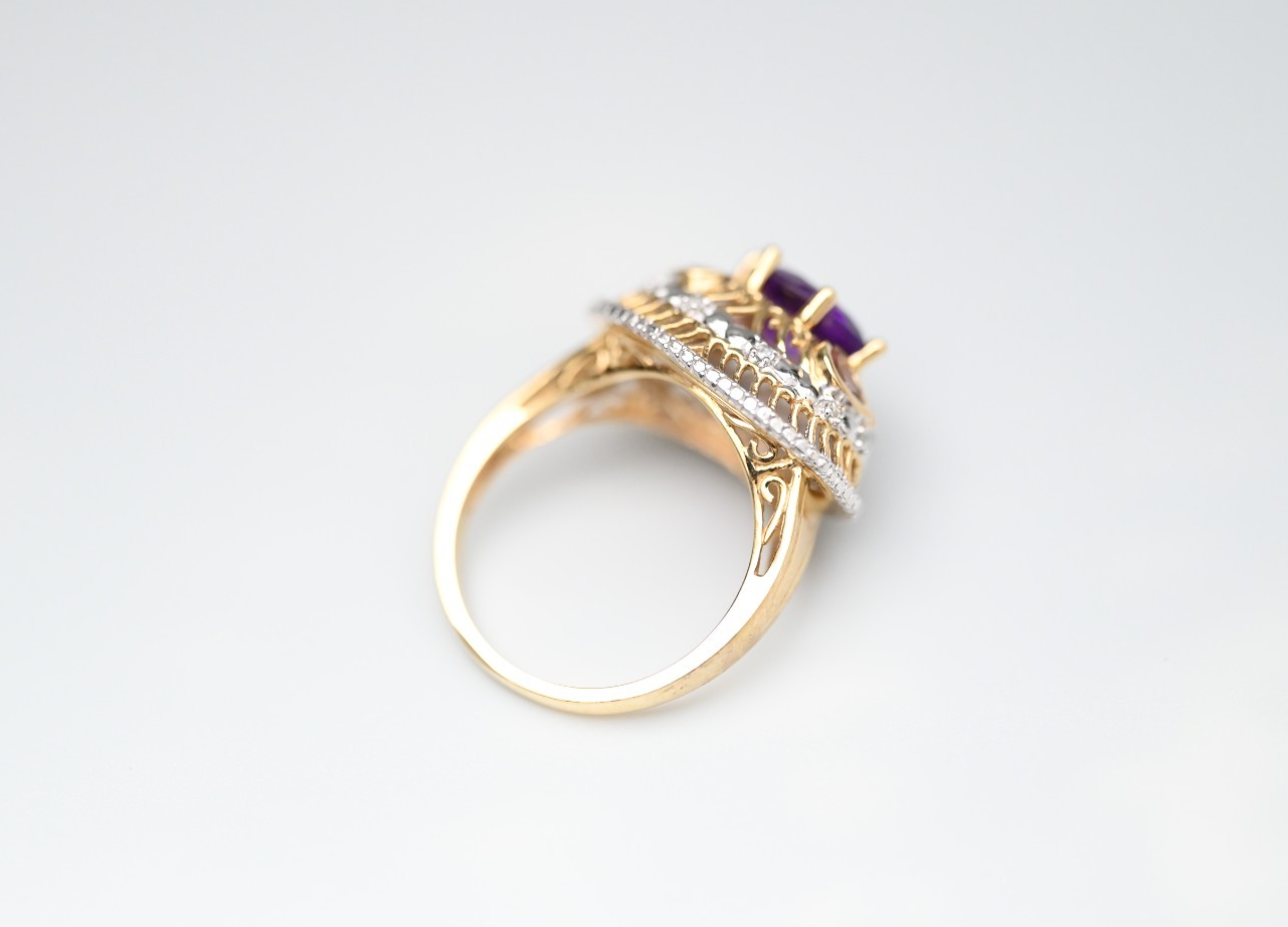 Eye-Catching Vintage Two Tone 10k Gold Cocktail Ring with Faceted Oval Amethyst4