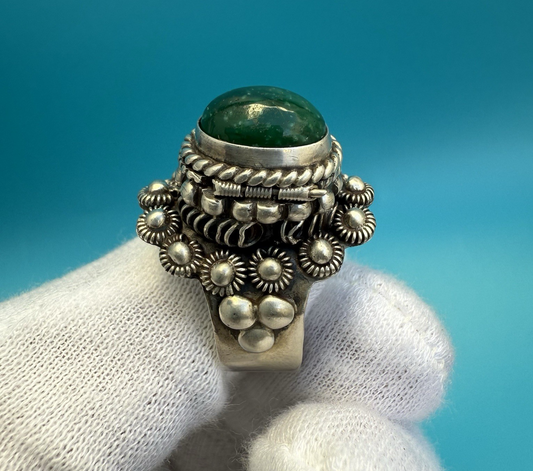 Gorgeous Vintage Taxco Sterling Silver Green Onyx Poison / Locket Ring0