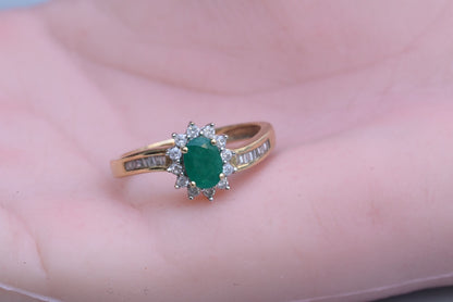 Gorgeous Vintage Oval Emerald Ring with Halo of Diamonds in 14K Yellow Gold5