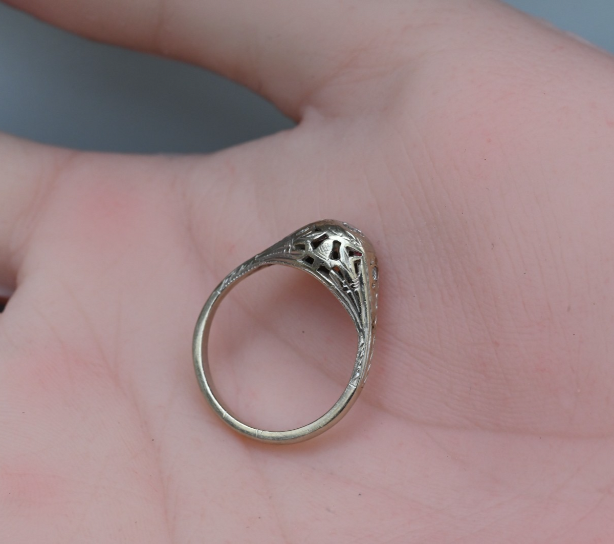 Lovely Art Deco era Ring with Intricate Filigree Work & Antique Cut Diamonds8