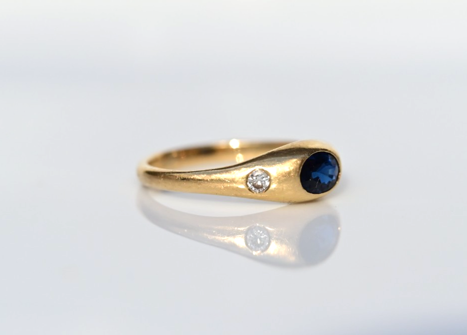 Fantastic Antique Natural Sapphire & Diamonds Gypsy Ring in 14K Yellow Gold2