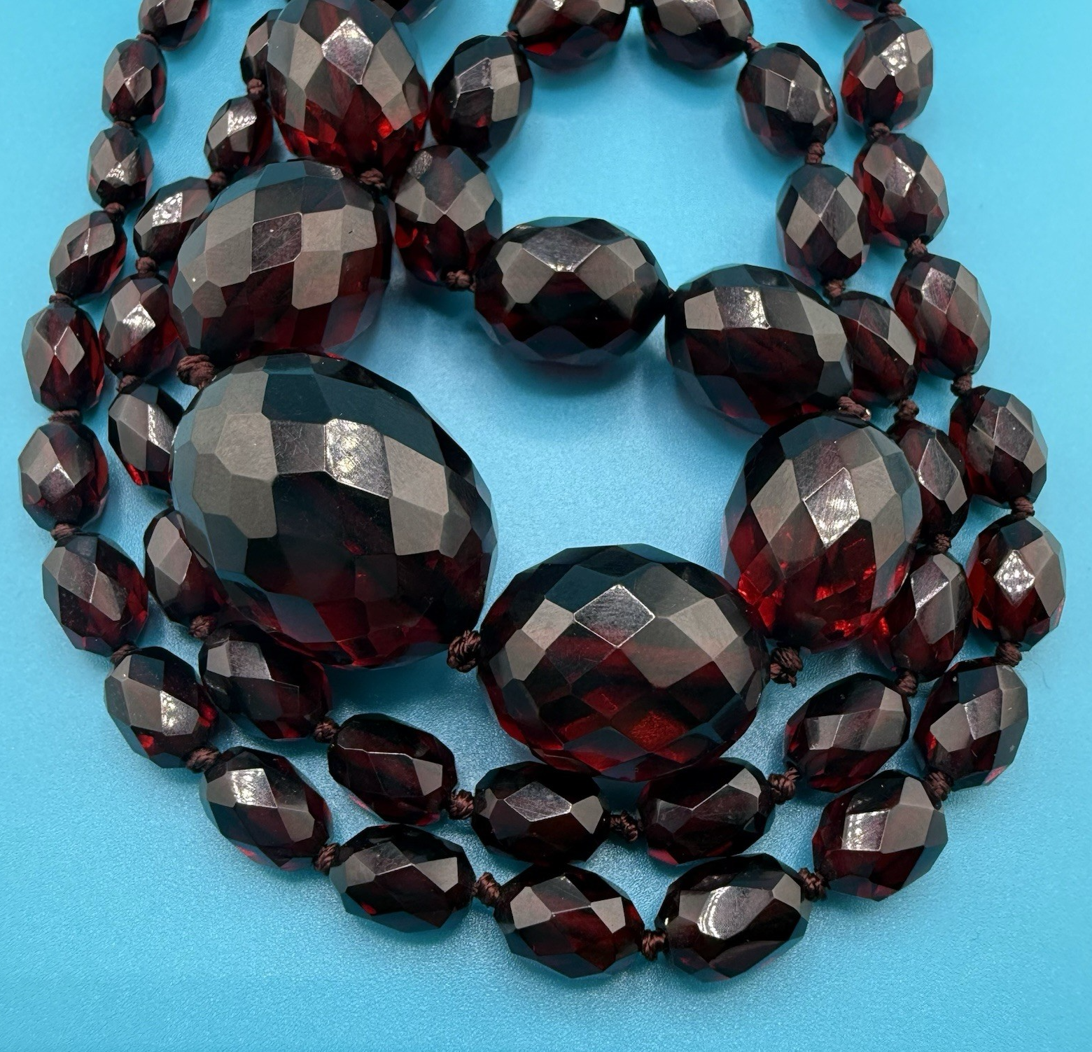 Antique / Vintage Art Deco Faceted Beaded Cherry Bakelite Necklace 57 Gram 14K1