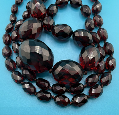 Antique / Vintage Art Deco Faceted Beaded Cherry Bakelite Necklace 57 Gram 14K1