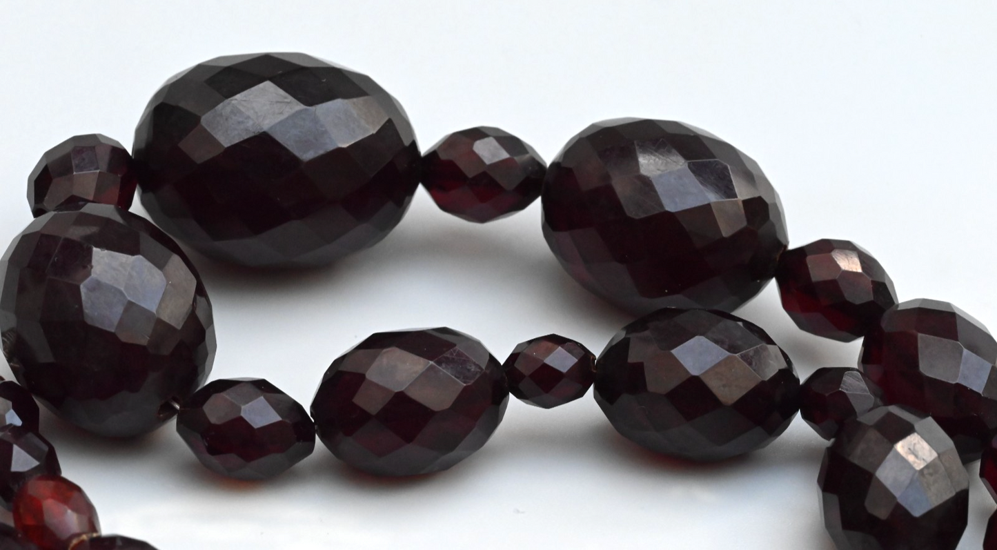 Large Antique / Vintage Art Deco Faceted Beaded Cherry Bakelite Necklace4