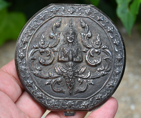 Detailed Antique Alex & Co. Siam Repousse Sterling Silver Compact Powder Case0