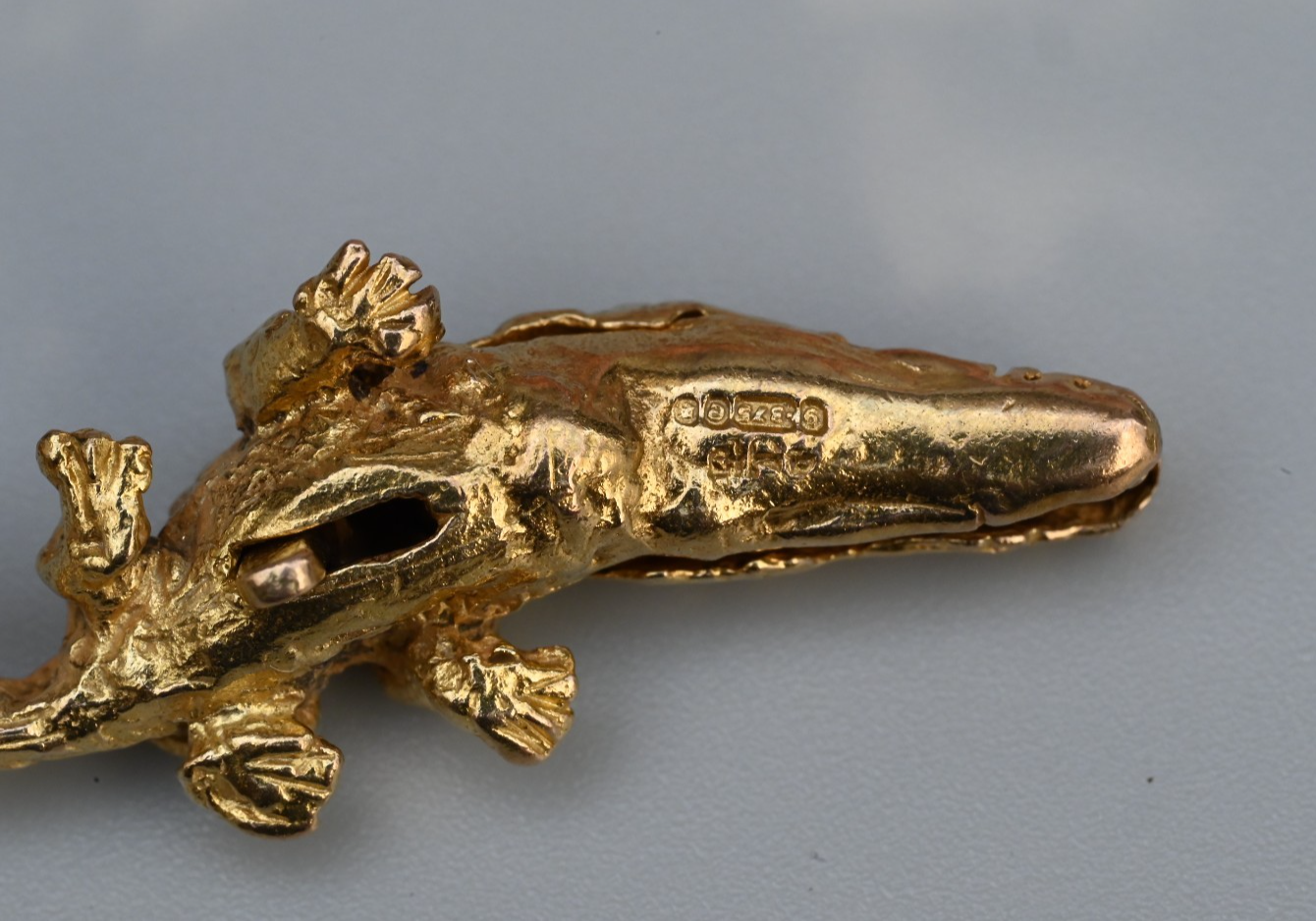Antique / Vintage .375 9K Gold Articulated Alligator Charm with Moveable Jaw4